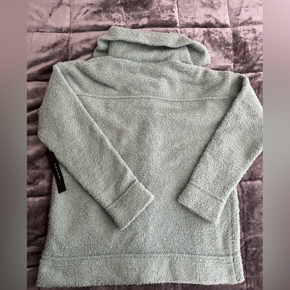 Blue/green fuzzy Tahari shacket - Picture 4 of 6